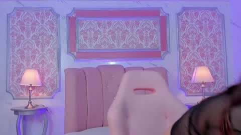 Mia   -5 7001400 Follow  online show from March 2025 12:50:02 PM