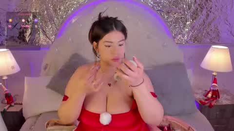 Mia   -5 7001400 Follow  online show from December 2025 01:39:02 PM