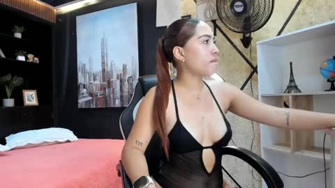 Snapshot of mianavarro_ chatting on May 2026 08:39:02 PM Mia online show from May 2026 08:39:02 PM