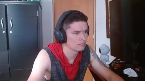 Snapshot of miaou_miaou chatting on February 2025 09:06:02 PM miaou_miaou online show from February 2025 09:06:02 PM