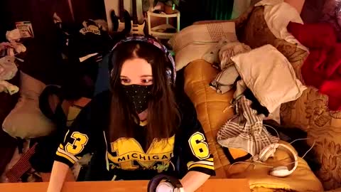 Kristien online show from February 2025 05:37:01 PM