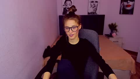 Mia online show from January 2025 05:48:01 PM