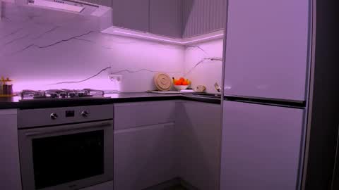 Mia online show from February 2026 07:26:01 PM