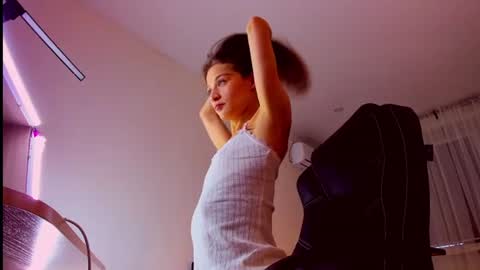 Mia online show from June 2026 07:29:01 PM