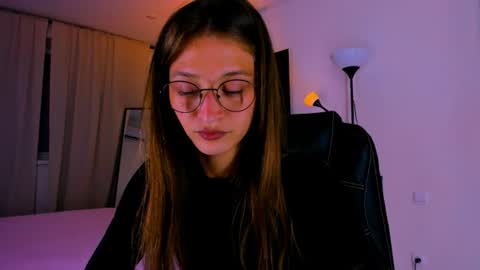 Mia online show from July 2026 07:13:02 PM