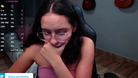 Snapshot of miaportman chatting on December 2024 09:28:01 PM MIAPORTMANN online show from December 2024 09:28:01 PM