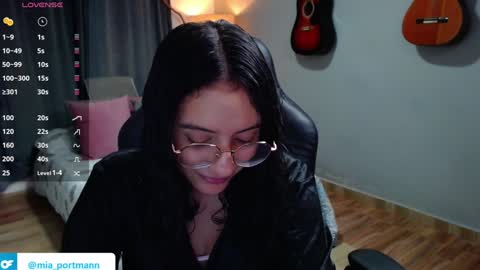 Snapshot of miaportman chatting on December 2024 08:32:02 PM MIAPORTMANN online show from December 2024 08:32:02 PM