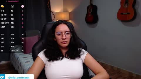 Snapshot of miaportman chatting on December 2024 01:00:02 PM MIAPORTMANN online show from December 2024 01:00:02 PM