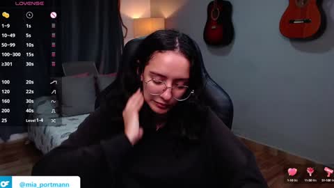 Snapshot of miaportman chatting on December 2024 12:19:02 PM MIAPORTMANN online show from December 2024 12:19:02 PM