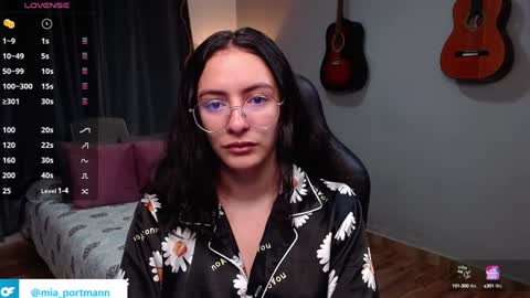 Snapshot of miaportman chatting on January 2025 07:49:01 AM MIAPORTMANN online show from January 2025 07:49:01 AM