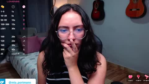 Snapshot of miaportman chatting on January 2025 03:12:02 PM MIAPORTMANN online show from January 2025 03:12:02 PM