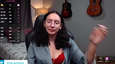 Snapshot of miaportman chatting on January 2025 03:13:02 PM MIAPORTMANN online show from January 2025 03:13:02 PM