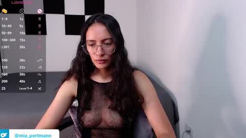 Snapshot of miaportman chatting on September 2025 04:19:02 PM MIAPORTMANN online show from September 2025 04:19:02 PM