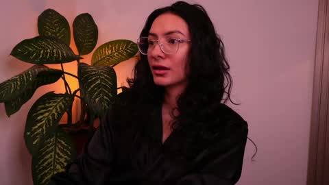 Snapshot of miaportman chatting on May 2026 09:15:02 AM MIAPORTMANN online show from May 2026 09:15:02 AM
