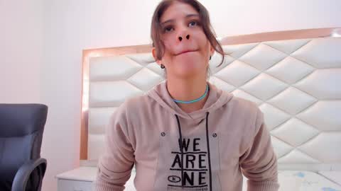 Sweetie Mia online show from January 2025 03:15:01 PM