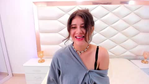 Sweetie Mia online show from February 2025 03:30:01 PM