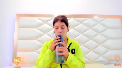 Sweetie Mia online show from February 2025 06:37:01 PM