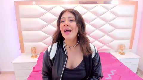 Sweetie Mia online show from February 2025 12:24:01 PM