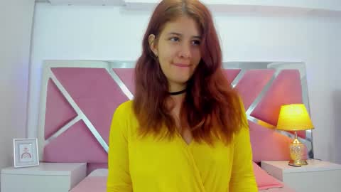 Sweetie Mia online show from November 2025 01:00:02 PM
