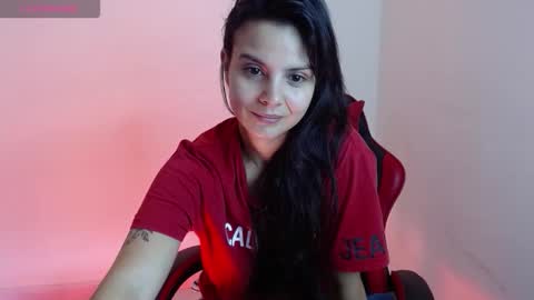 miarobinn_ online show from November 2025 10:47:02 AM