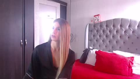 Mia Romanove online show from October 2025 12:25:02 PM