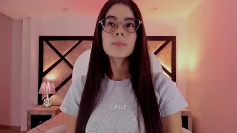 Mia online show from February 2025 10:58:01 PM