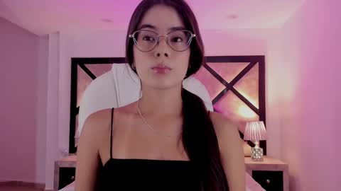 Mia online show from February 2025 08:44:02 PM