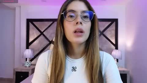 Mia online show from March 2026 09:25:01 PM