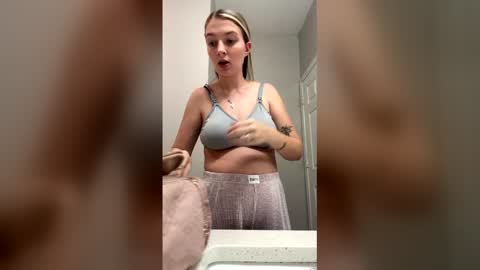 miasmith_001 online show from May 2026 07:41:01 PM
