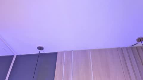 Mia online show from December 2025 05:54:02 PM