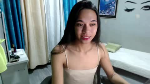 Mia online show from December 2024 08:15:02 PM