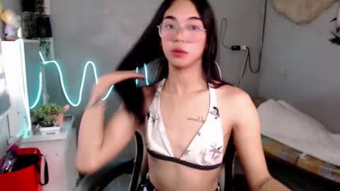 Mia online show from February 2026 05:19:02 AM