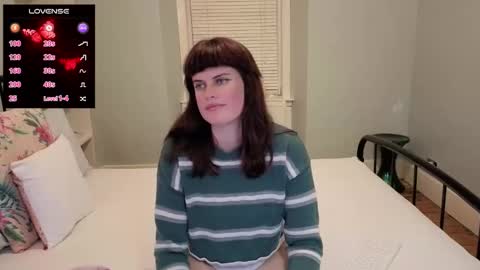 Mia  online show from November 2025 09:52:01 PM