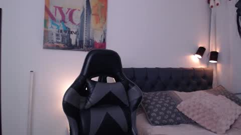 Mia Wilson online show from November 2025 05:40:02 AM