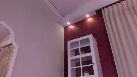 Mia online show from March 2025 09:31:02 AM