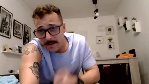 Snapshot of mich6921 chatting on May 2026 09:53:01 PM MILO MIAMI online show from May 2026 09:53:01 PM