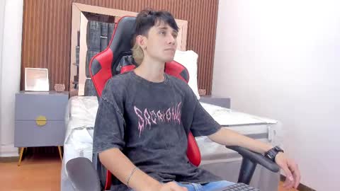 Michael online show from November 2025 09:06:02 PM