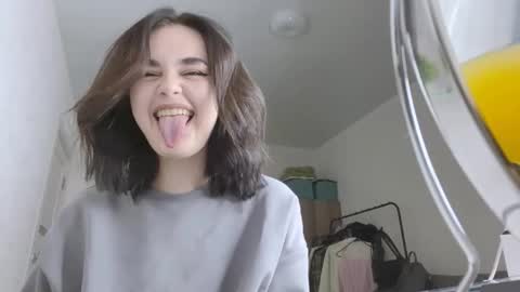 Snapshot of michaelarroyano chatting on November 2025 06:14:01 PM Ellie online show from November 2025 06:14:01 PM