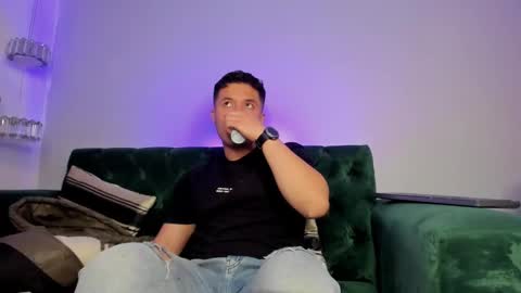 MichaelConnor  online show from February 2025 12:17:02 PM