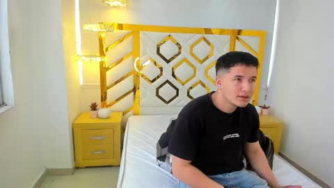 MichaelConnor  online show from February 2025 01:03:02 PM