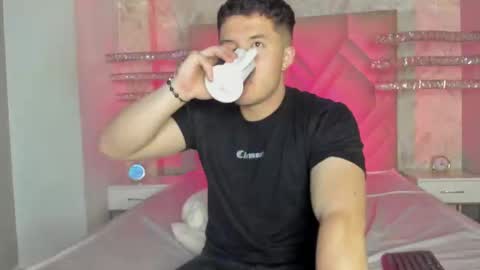 MichaelConnor  online show from February 2025 12:20:01 PM