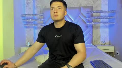 MichaelConnor  online show from February 2025 03:26:01 PM