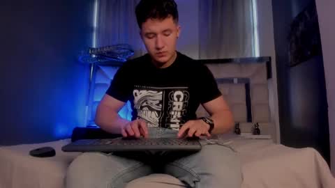 MichaelConnor  online show from March 2025 12:17:01 PM