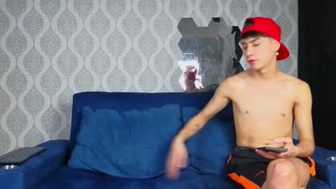 Snapshot of michaell_twink chatting on February 2025 01:10:01 AM Michaell online show from February 2025 01:10:01 AM