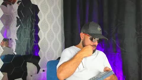 Snapshot of michaell_twink chatting on February 2025 04:24:02 AM Michaell online show from February 2025 04:24:02 AM