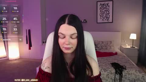 Kate online show from November 2025 01:06:02 AM