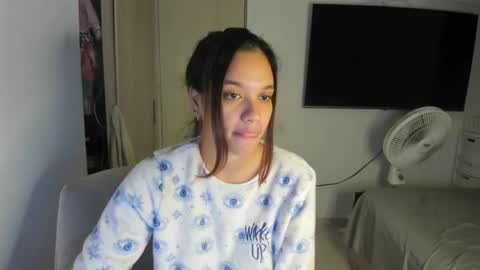 Snapshot of michell_arevalo chatting on May 2026 06:08:01 AM michell_arevalo online show from May 2026 06:08:01 AM