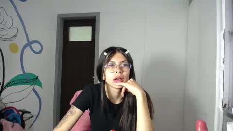 Snapshot of michelle_low373138 chatting on March 2025 11:25:02 AM Michelle low online show from March 2025 11:25:02 AM
