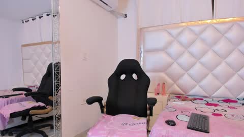 michelleblair1 online show from April 2026 12:33:01 PM