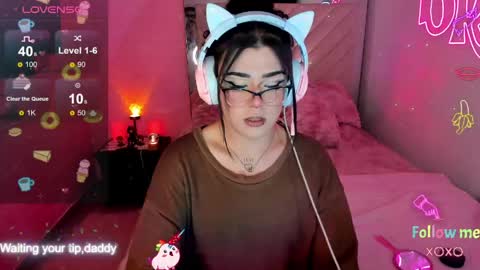 Snapshot of michellevanss22 chatting on April 2026 01:30:01 AM online show from April 2026 01:30:01 AM